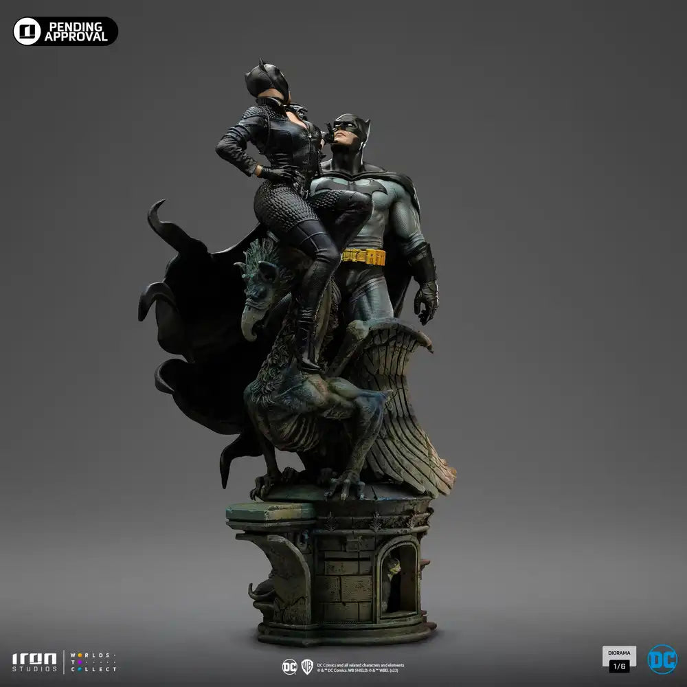 Batman & Catwoman Diorama DC Comics Art Scale