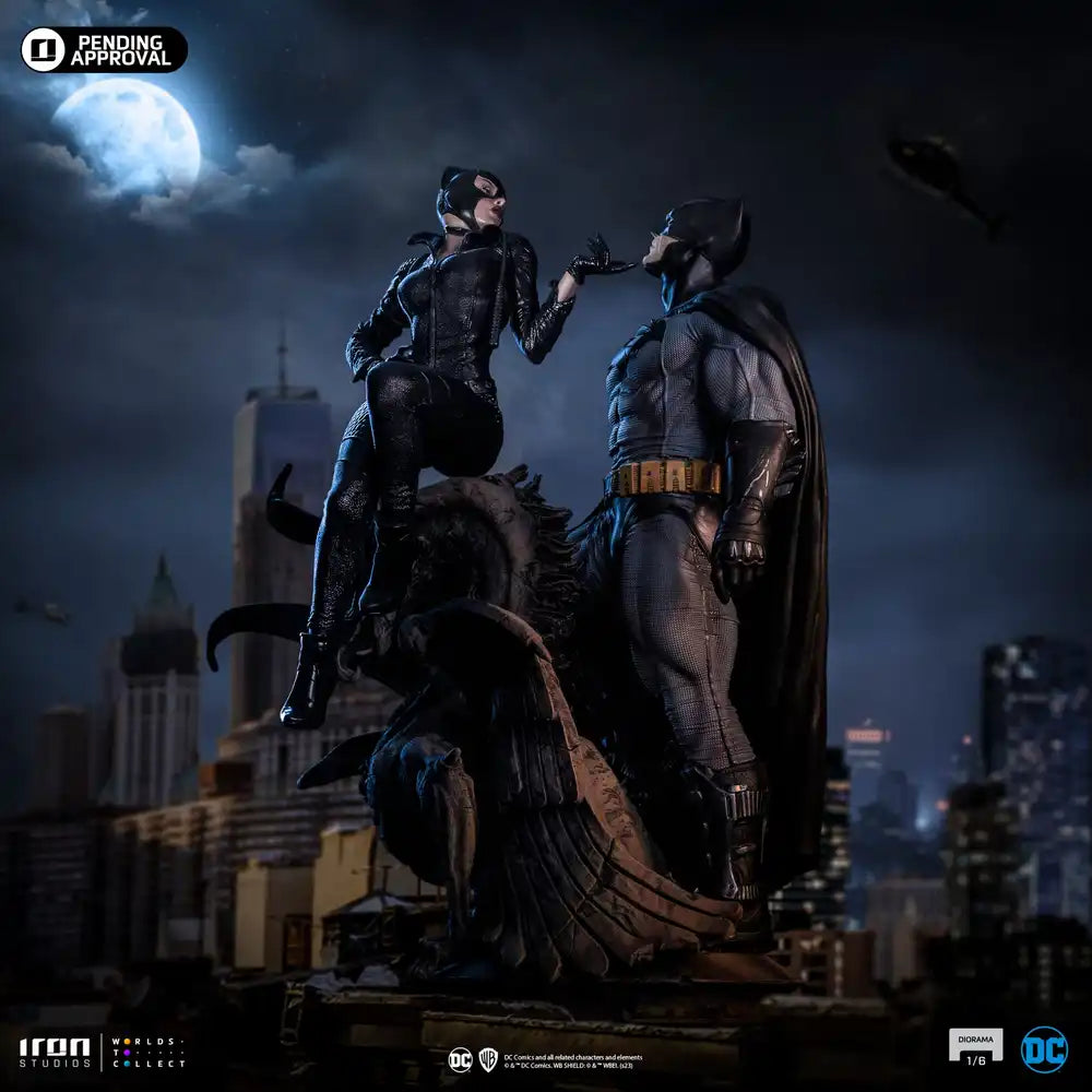 Batman & Catwoman Diorama DC Comics Art Scale