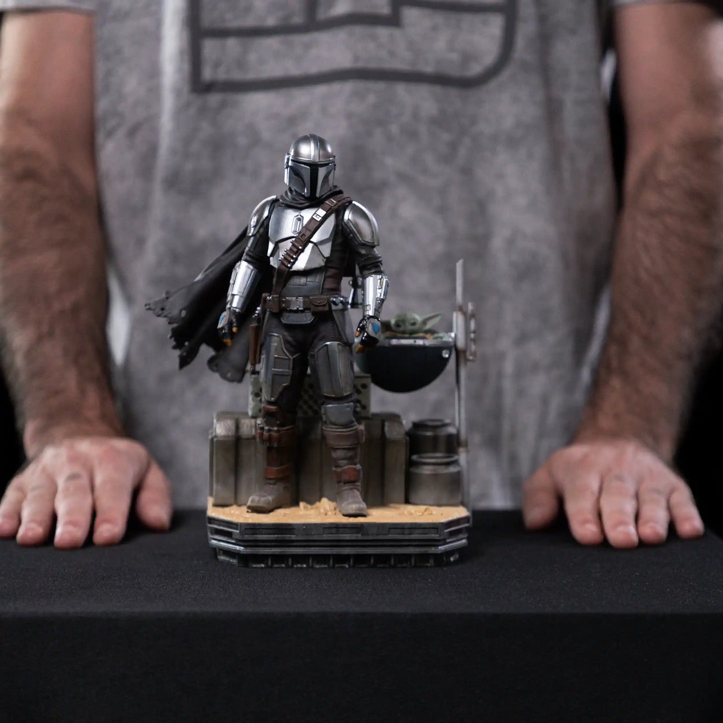 Din Djarin & Din Drogu Star Wars The Mandalorian Art Scale